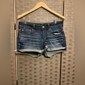 Woman’s American Eagle Super Stretch Jean Shorts Size 8